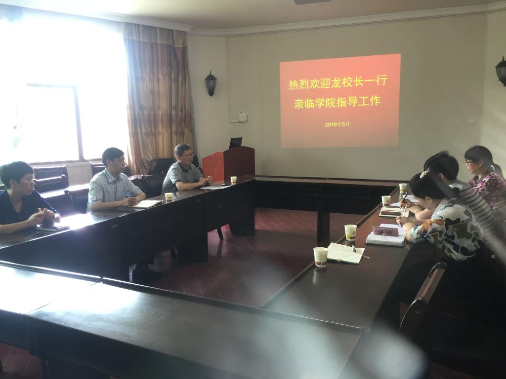 龙先琼副校长深入威廉希尔williamhill指导毕业生文明离校工作